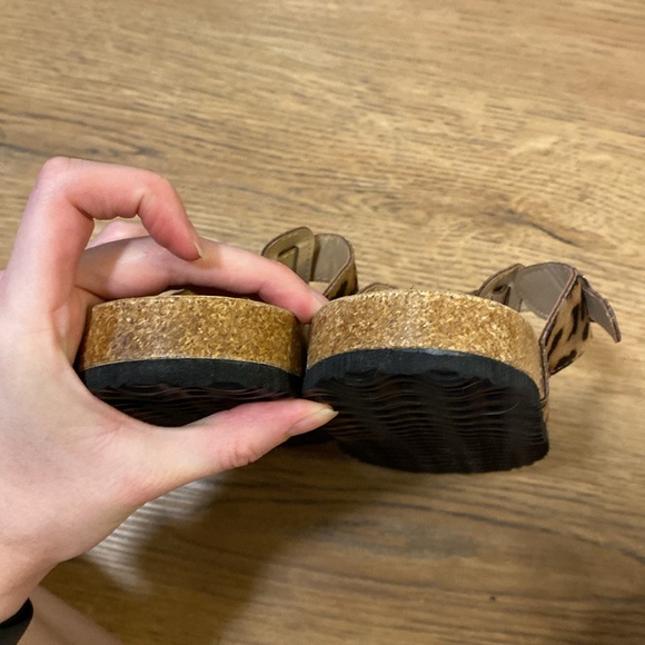 Yoki Sandals - Picture 5 of 6